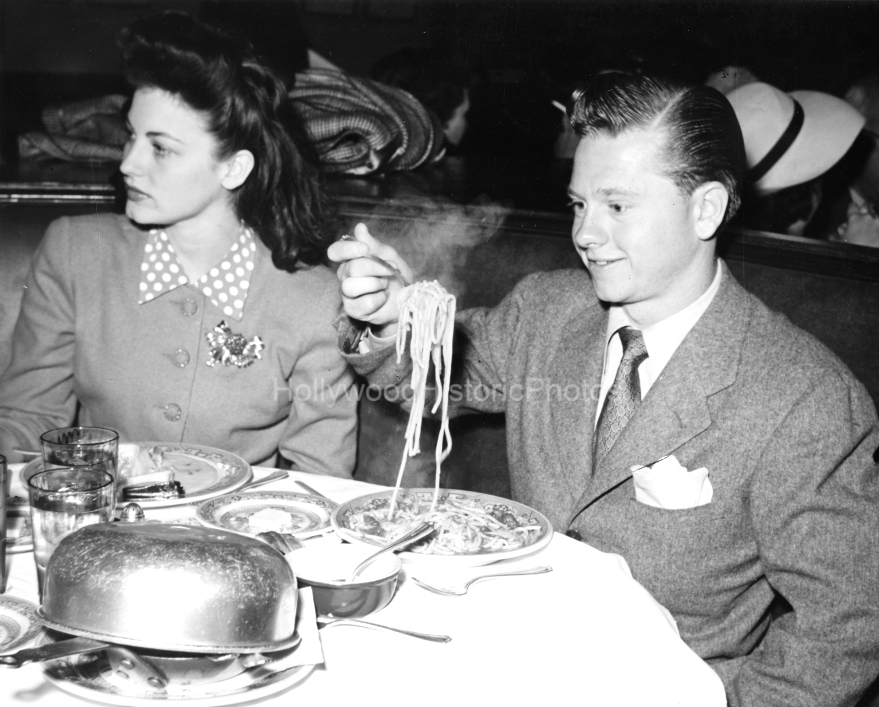 Ava Gardner 1943 With her husband Mickey Rooney at The Brown Derby Hollywood wm.jpg